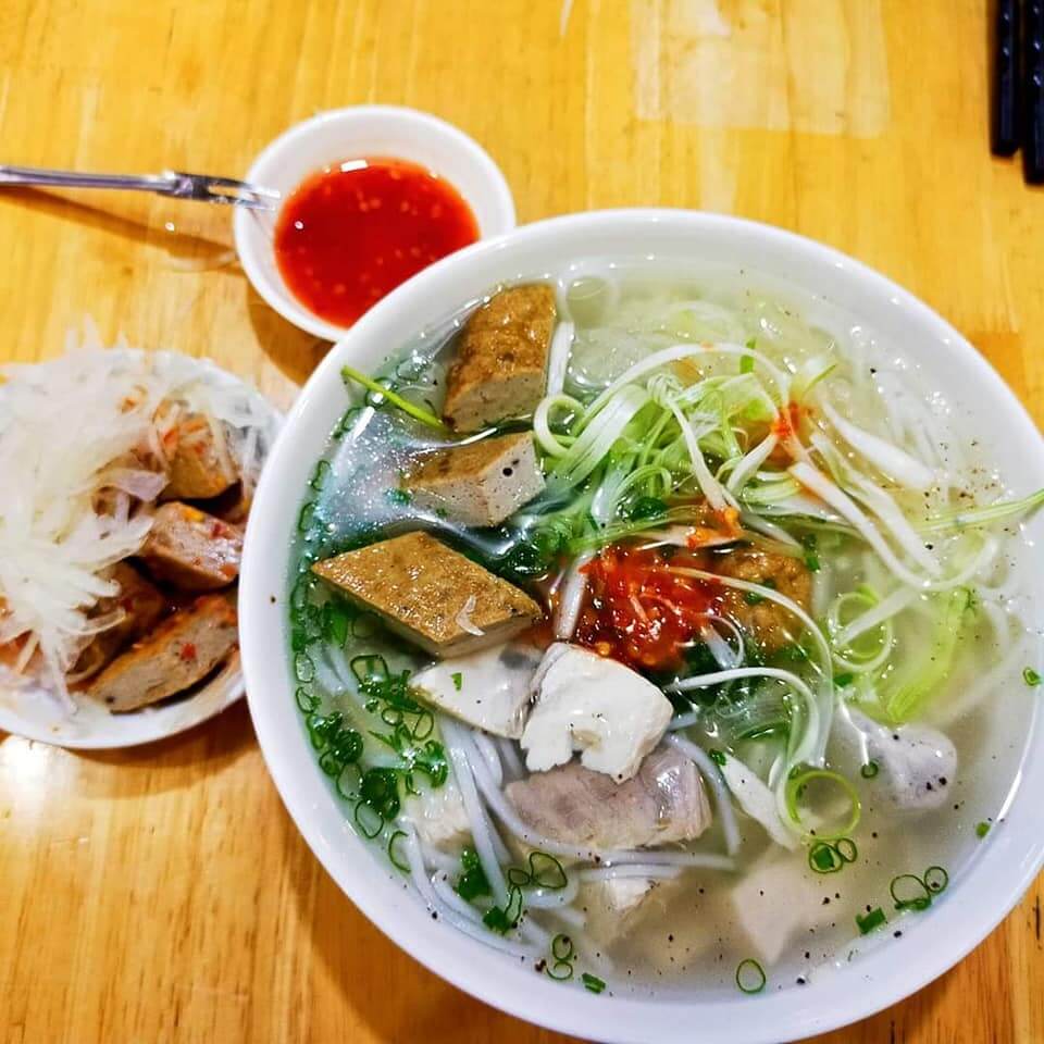 Quán bánh canh Nha Trang nổi tiếng - Bánh canh Bà Thừa