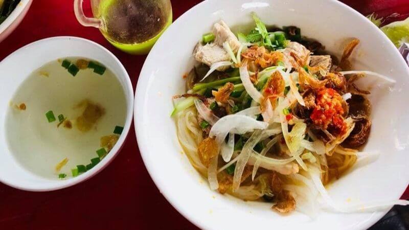 quán bánh canh nổi tiếng ở Nha Trang